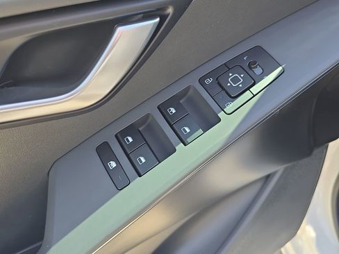 New 2026 Kia Niro LX FWD image 19