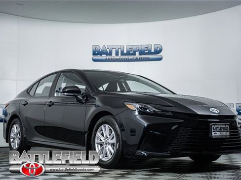 Certified 2025 Toyota Camry LE image 1