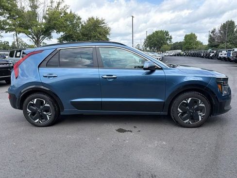 Used 2023 Kia Niro Wave w/ Wave Preserve Package FWD image 8