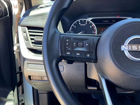 Used 2024 Nissan Rogue S image 24