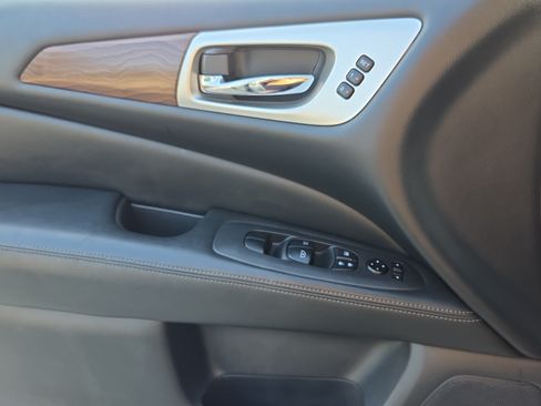 Used 2017 Nissan Pathfinder Platinum FWD image 27