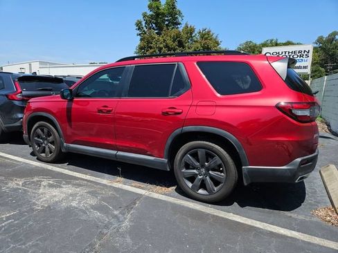 Used 2025 Honda Pilot Sport image 5