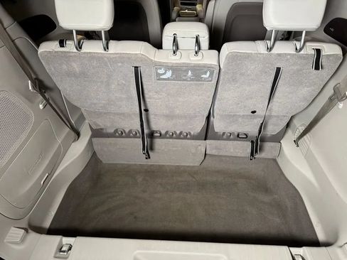 Used 2021 Chrysler Pacifica Touring-L w/ Uconnect Theater Family Group AWD/4WD image 24