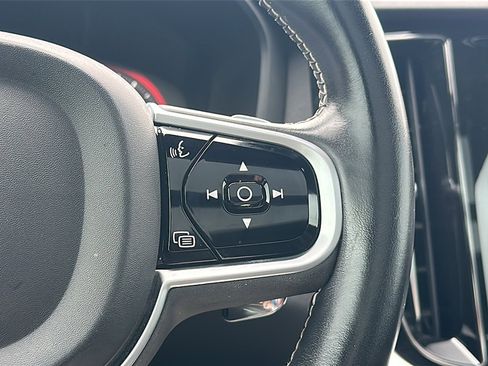 Used 2019 Volvo S60 T6 R-Design image 28