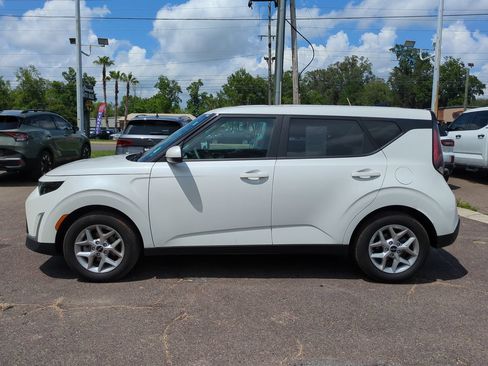 Certified 2025 Kia Soul LX w/ LX Technology Package FWD image 8