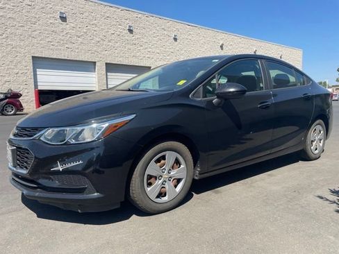 Used 2018 Chevrolet Cruze LS FWD image 4
