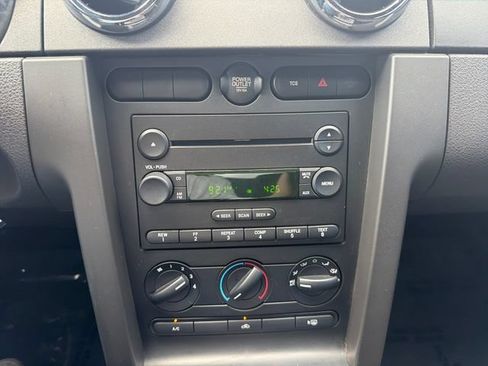 Used 2006 Ford Mustang GT RWD image 19