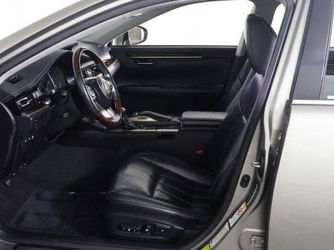 Used 2017 Lexus ES 350 w/ Luxury Package FWD image 28