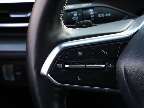 Used 2025 Chevrolet Traverse LT image 24