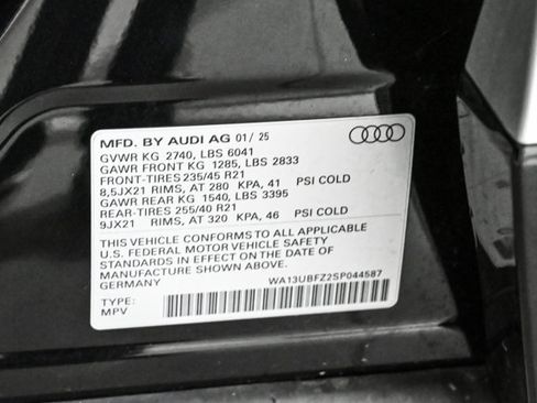 Used 2025 Audi Q4 e-tron Premium Plus w/ Premium Plus image 26