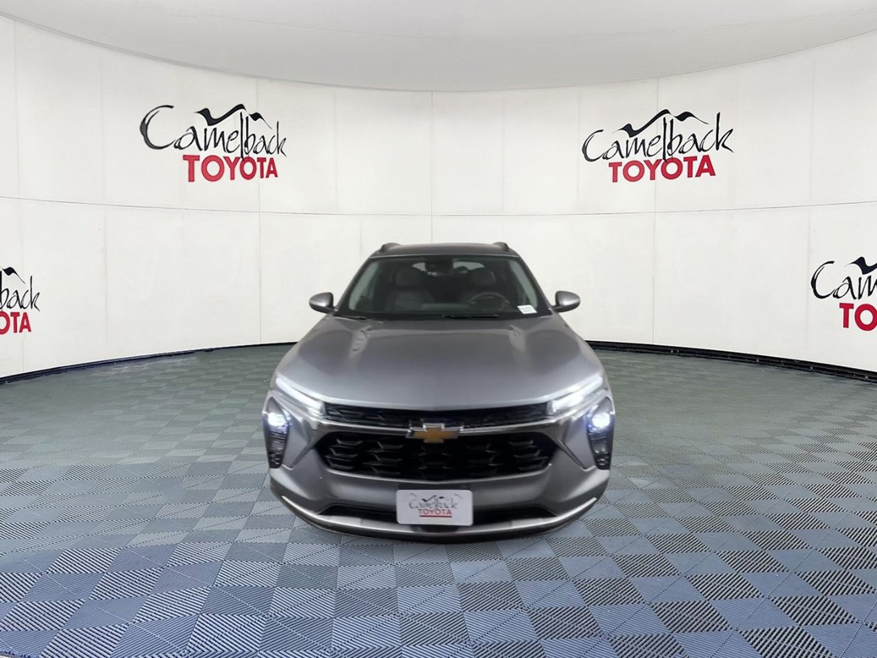 Used 2025 Chevrolet Trax LT FWD image 5