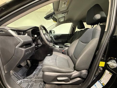 Used 2022 Toyota RAV4 LE image 13