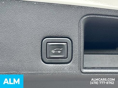 Used 2024 GMC Terrain SLT FWD image 22