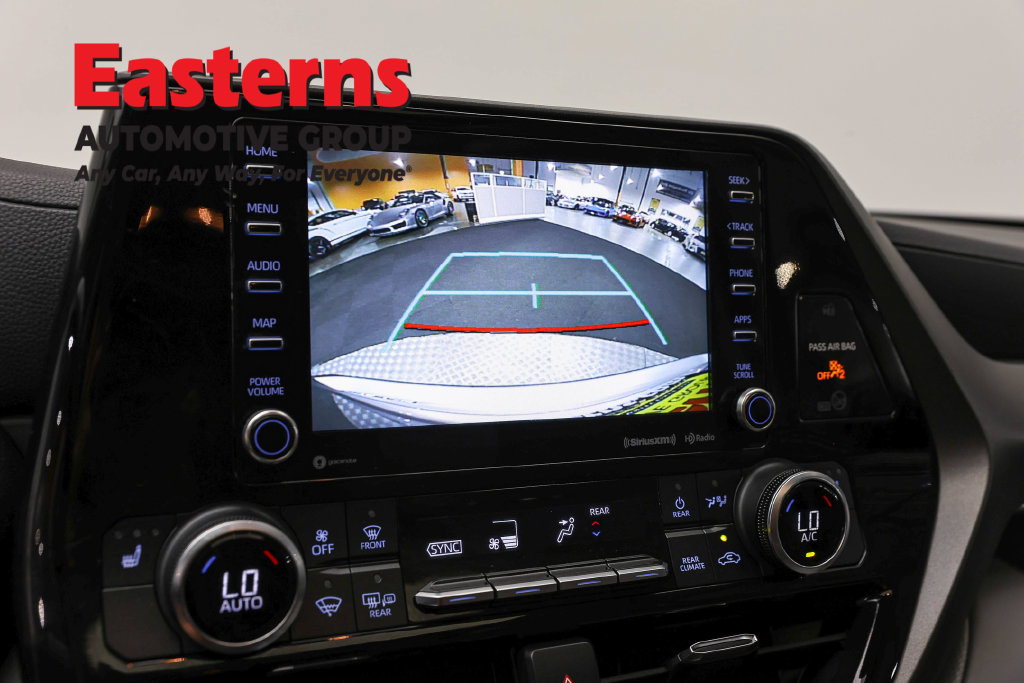 Used 2021 Toyota Highlander XLE FWD image 22