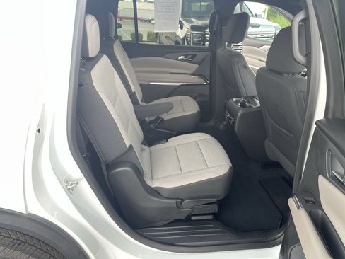 Used 2025 Chevrolet Traverse LT FWD image 26