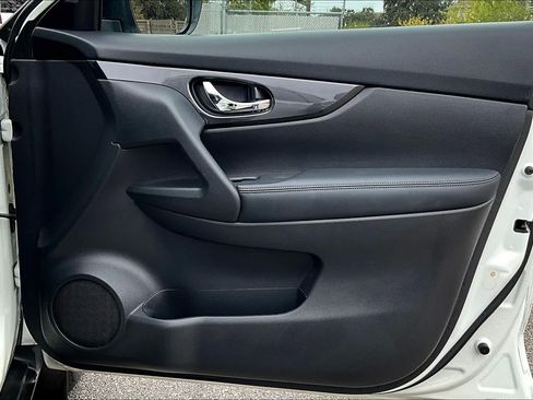 Used 2019 Nissan Rogue SV FWD image 22