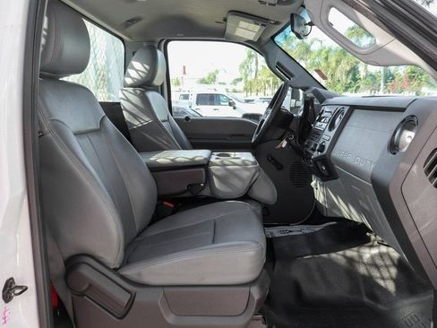 Used 2015 Ford F550 2WD Regular Cab Super Duty image 30