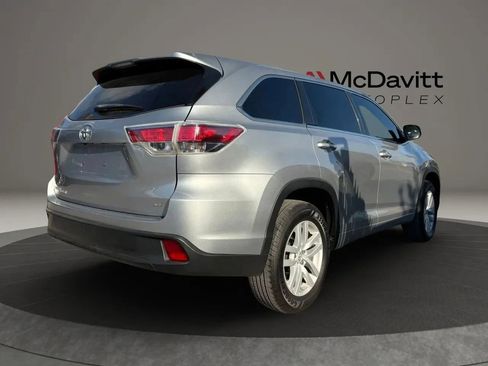 Used 2015 Toyota Highlander LE FWD image 4
