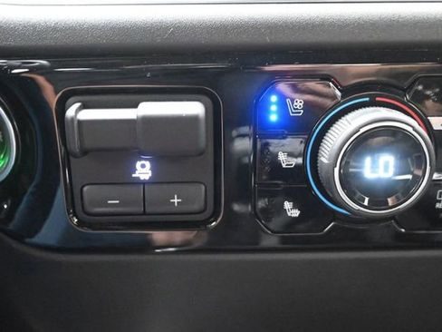 Used 2022 Chevrolet Silverado 1500 LTZ AWD/4WD image 30