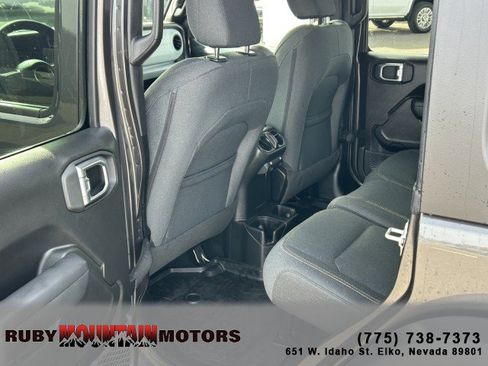 Used 2024 Jeep Wrangler Willys image 19