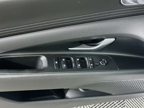 Used 2025 Hyundai Elantra SEL FWD image 15