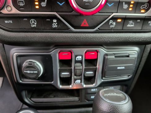 Used 2024 Jeep Gladiator Sport image 36