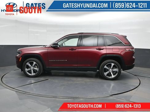 Used 2023 Jeep Grand Cherokee Limited AWD/4WD image 7