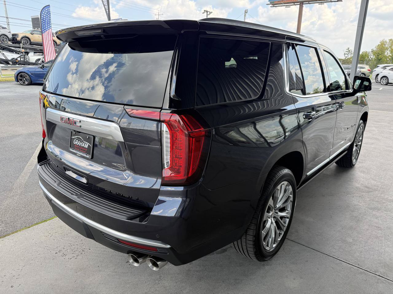 Used 2024 GMC Yukon Denali w/ Advanced Technology Package AWD/4WD image 4