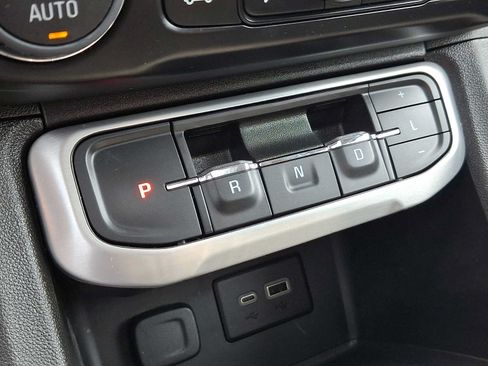 Used 2023 GMC Acadia SLE w/ Driver Convenience Package FWD image 18