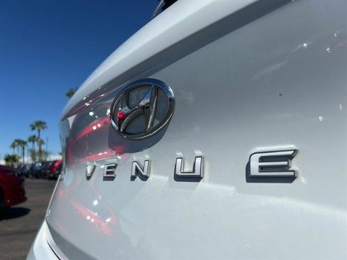 Used 2021 Hyundai Venue SE image 11