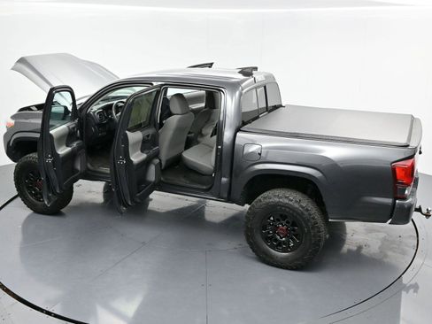 Used 2020 Toyota Tacoma TRD Sport image 38