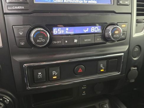 Used 2018 Nissan Titan SV w/ SV Convenience Package image 35