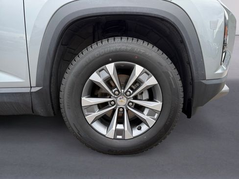 Used 2025 Chevrolet Equinox LT w/ Convenience Package II AWD/4WD image 9
