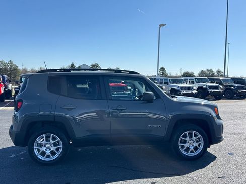 Used 2022 Jeep Renegade Latitude w/ Convenience Group AWD/4WD image 2