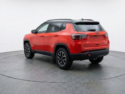 Used 2025 Jeep Compass Trailhawk AWD/4WD image 6