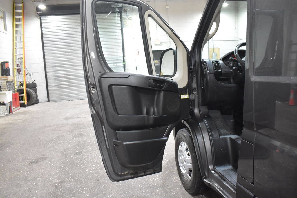 Used 2021 RAM ProMaster 2500 w/ Convenience Group FWD image 9