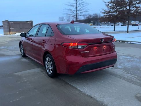 Used 2021 Toyota Corolla LE image 6