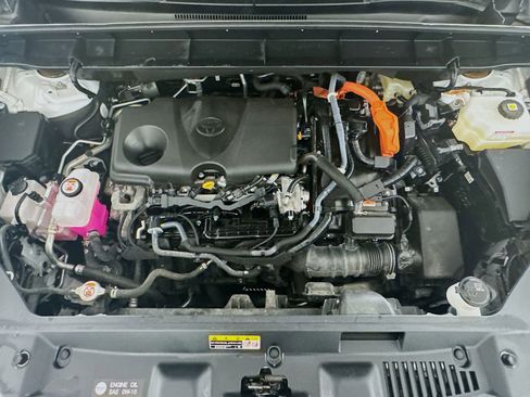 Used 2024 Toyota Highlander Platinum image 10