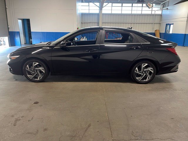 Used 2025 Hyundai Elantra Limited FWD image 6