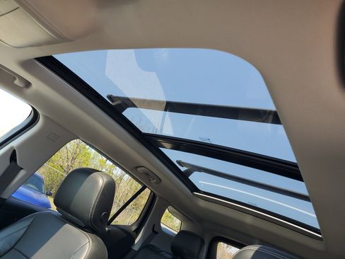 Used 2023 GMC Terrain SLT w/ Infotainment Package II image 17