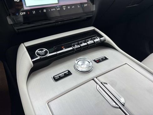 New 2026 Lincoln Navigator Premiere image 28