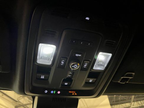 Used 2023 GMC Yukon Denali w/ Denali Reserve Package image 21