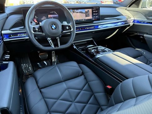 Used 2025 BMW 740i w/ Premium Package image 30