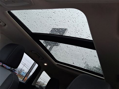 Used 2017 Ford Escape SE image 16