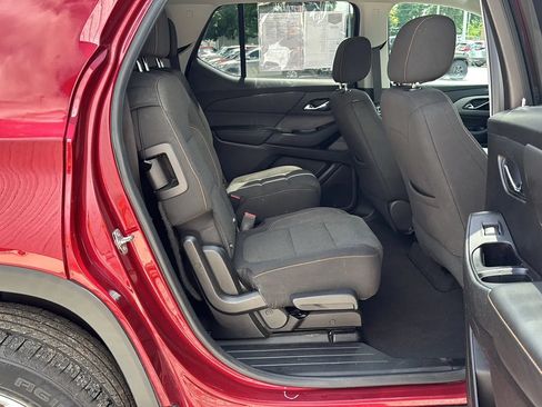 Used 2019 Chevrolet Traverse LT FWD image 16