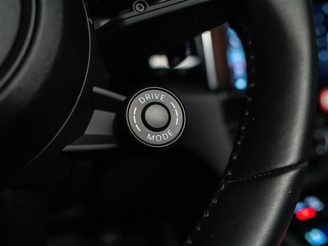Used 2025 Porsche Macan Turbo AWD/4WD image 21