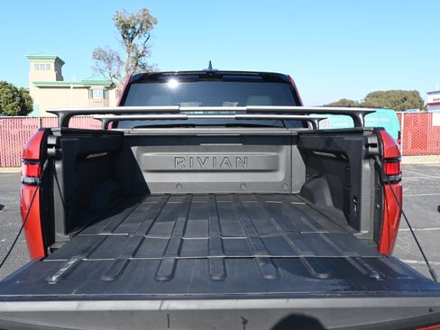 Used 2025 Rivian R1T Adventure image 23