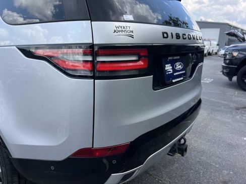 Used 2018 Land Rover Discovery HSE AWD/4WD image 12