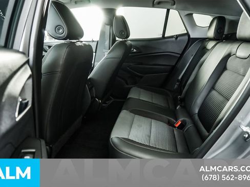Used 2025 Chevrolet Trax LT w/ LT Convenience Package FWD image 26