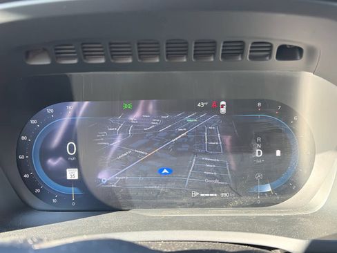 Certified 2025 Volvo XC90 B6 Plus image 35